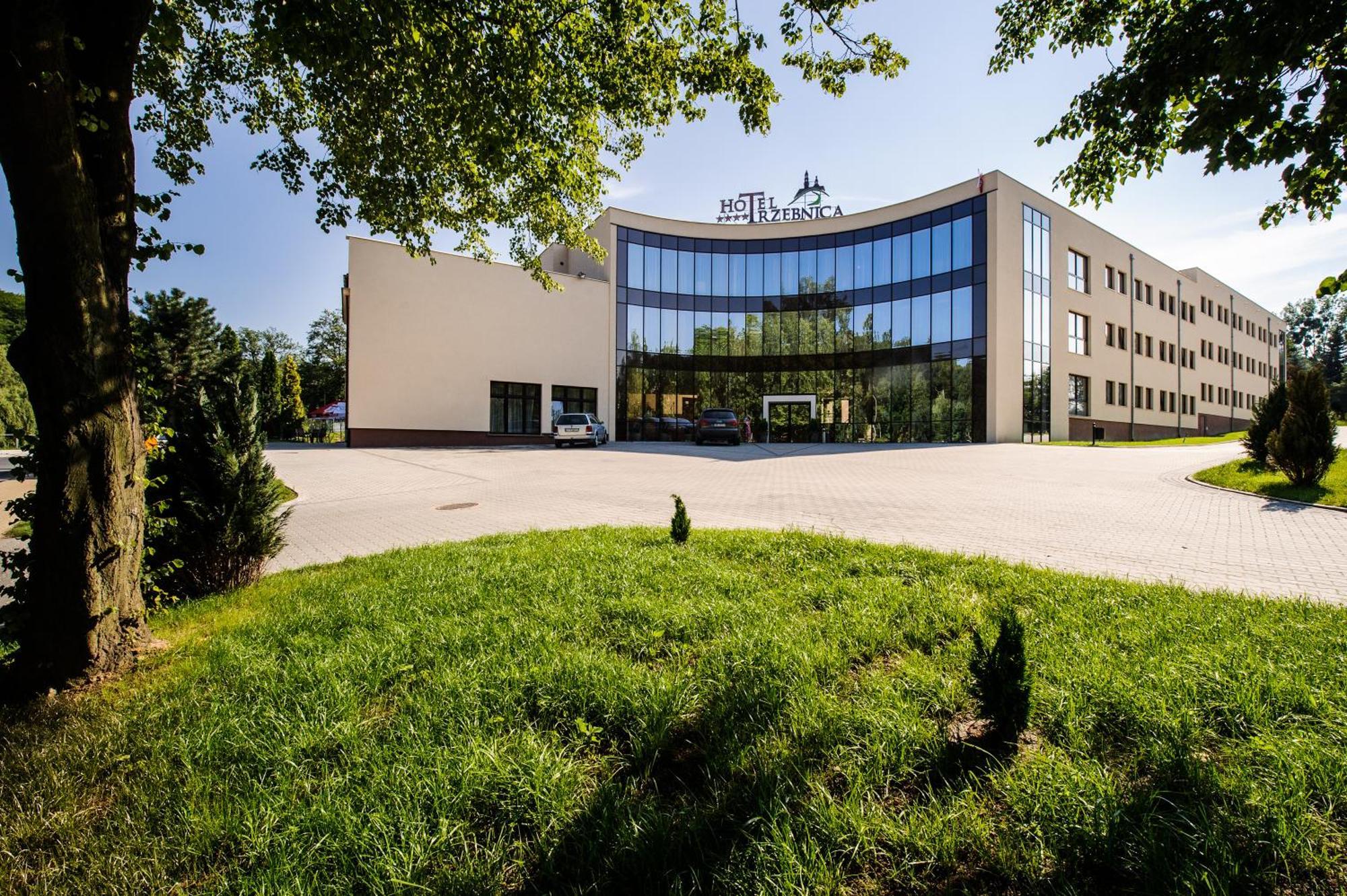 Hotel Trzebnica Buitenkant foto