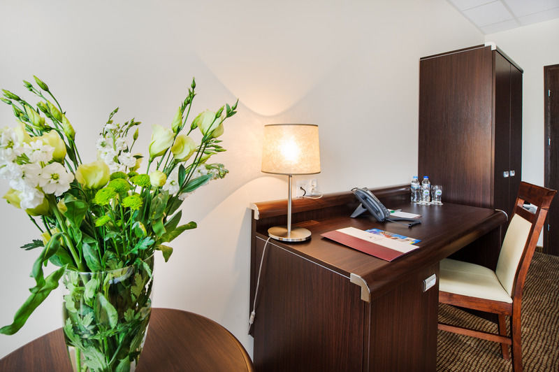 Hotel Trzebnica Buitenkant foto