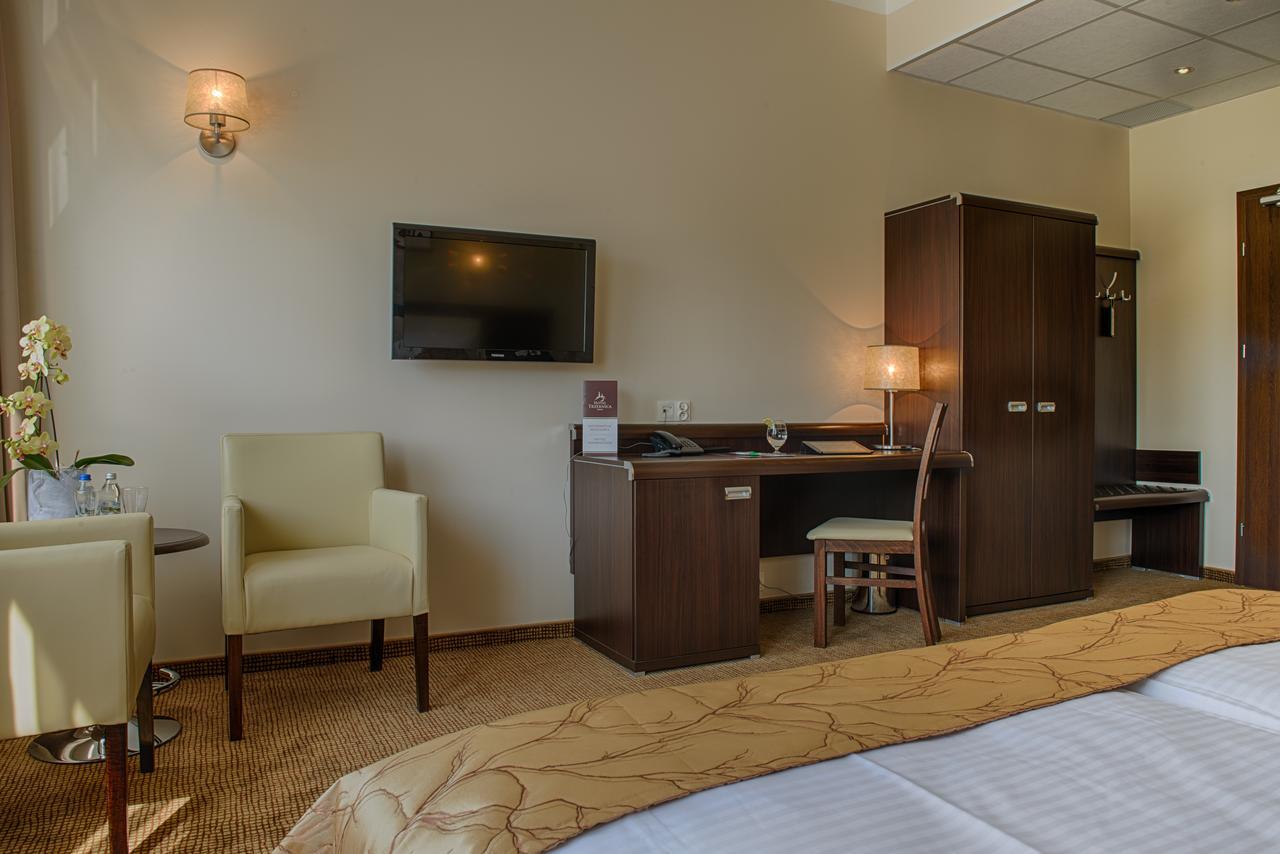 Hotel Trzebnica Buitenkant foto