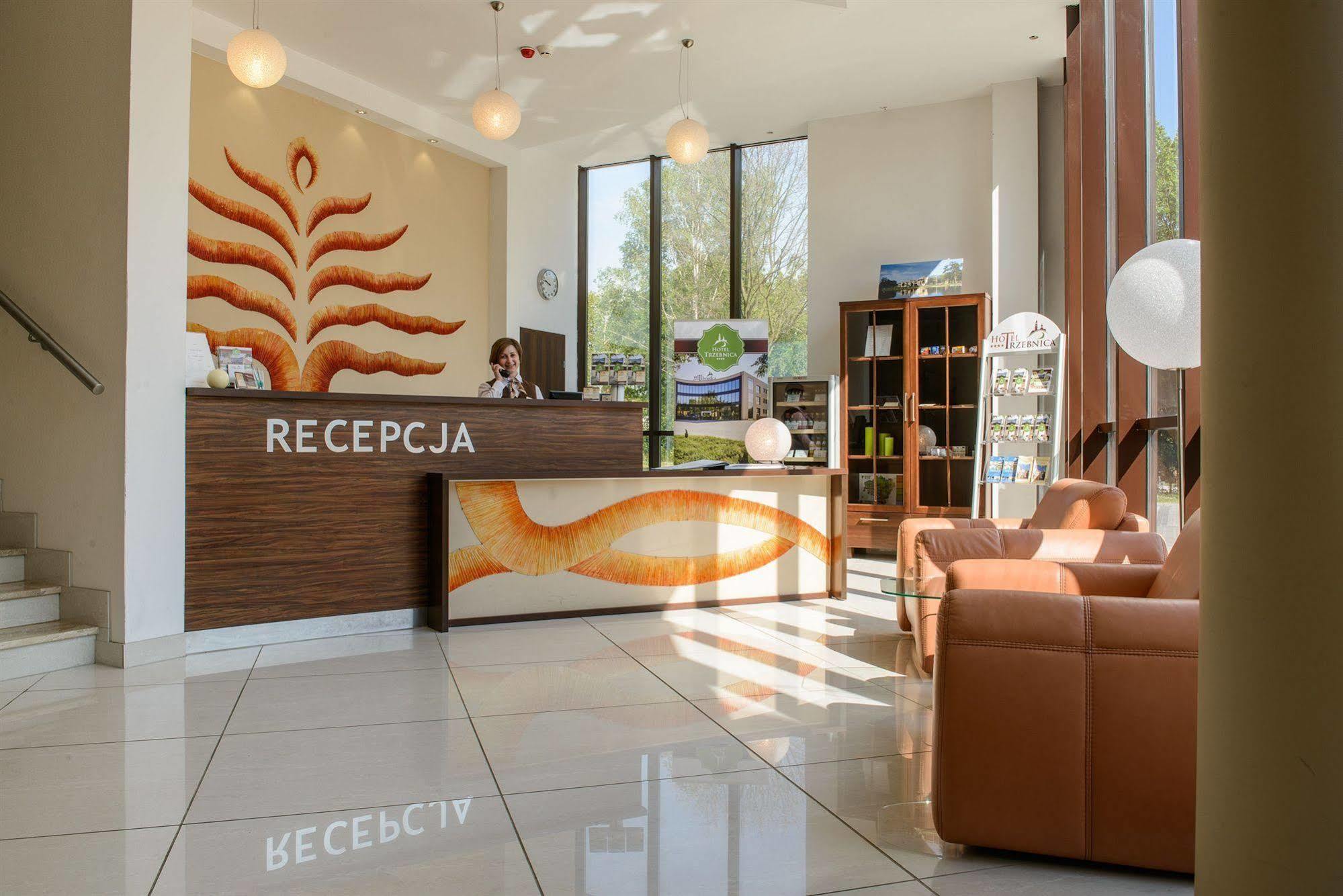 Hotel Trzebnica Buitenkant foto