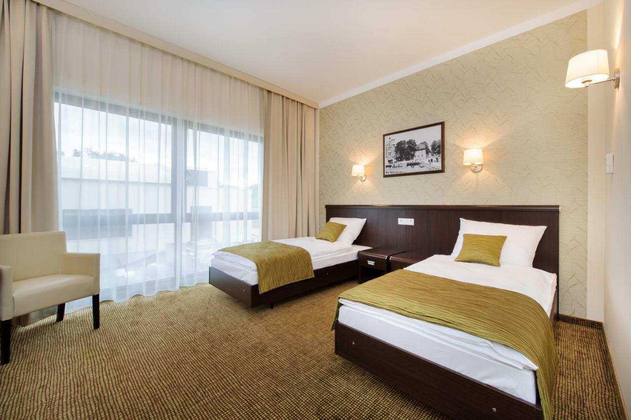 Hotel Trzebnica Buitenkant foto